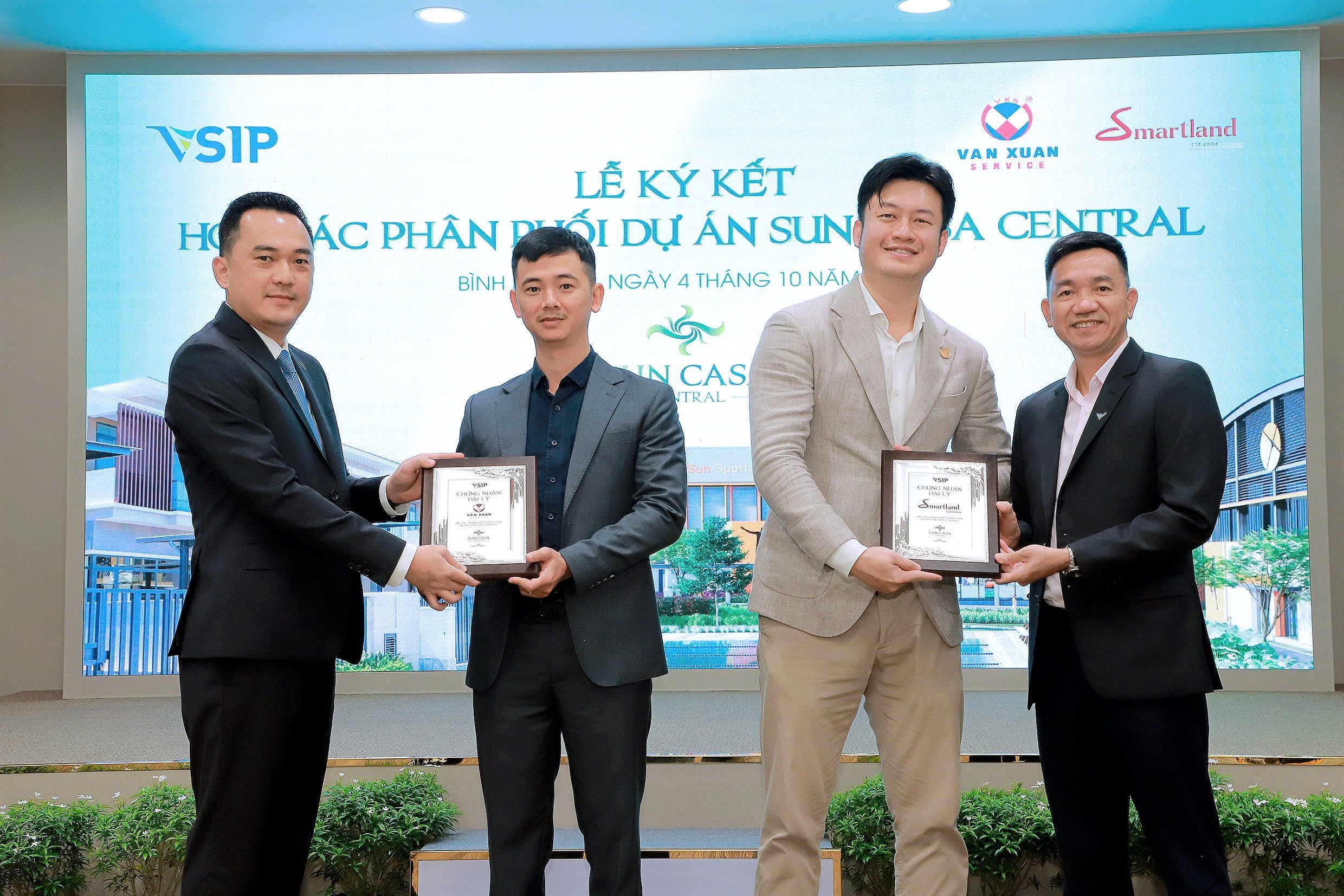 VSIP Ký Kết Hợp Tác Phân Phối Dự Án Sun Casa Central Với Vạn Xuân Service Và Smartland